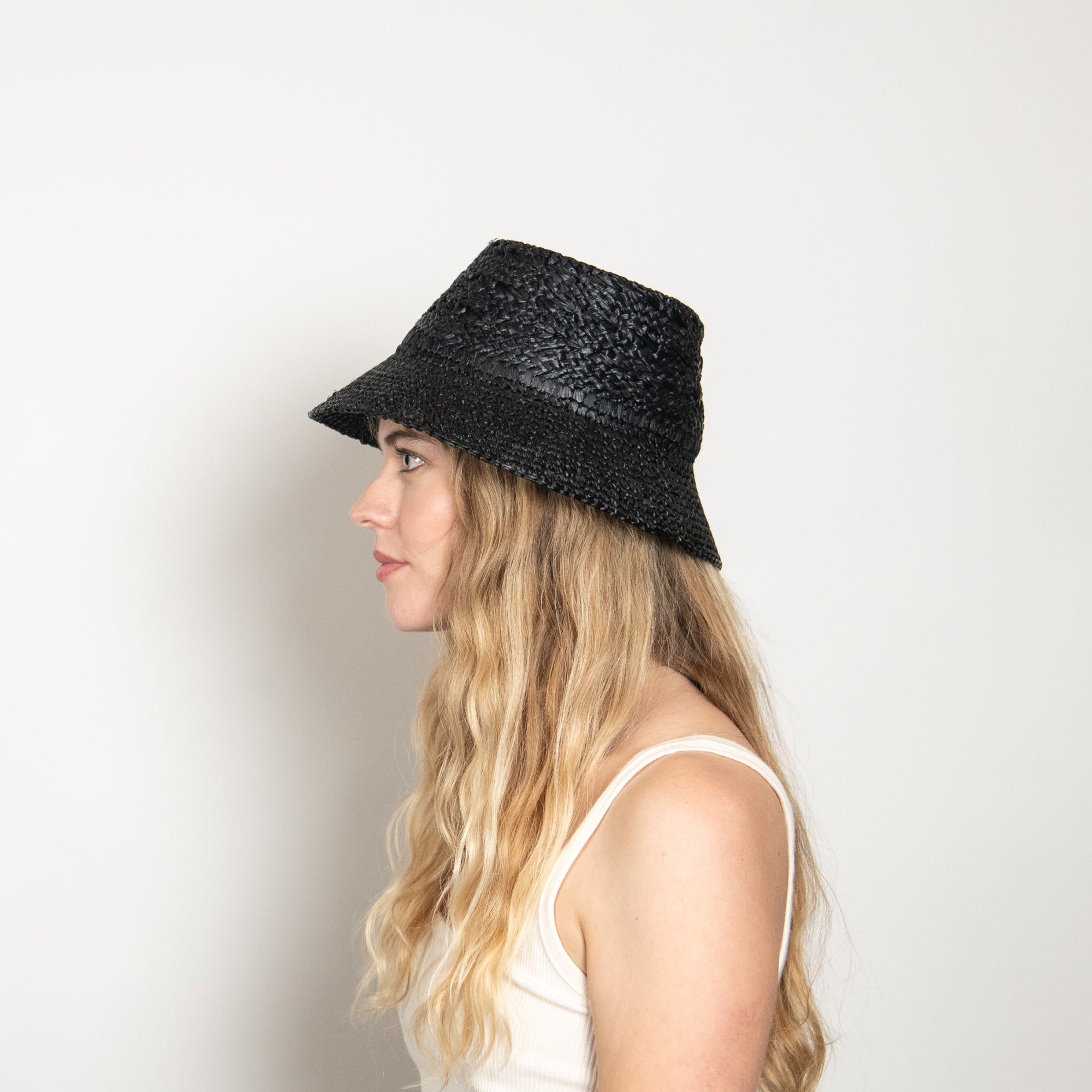 Fina Raffia Bucket in Black