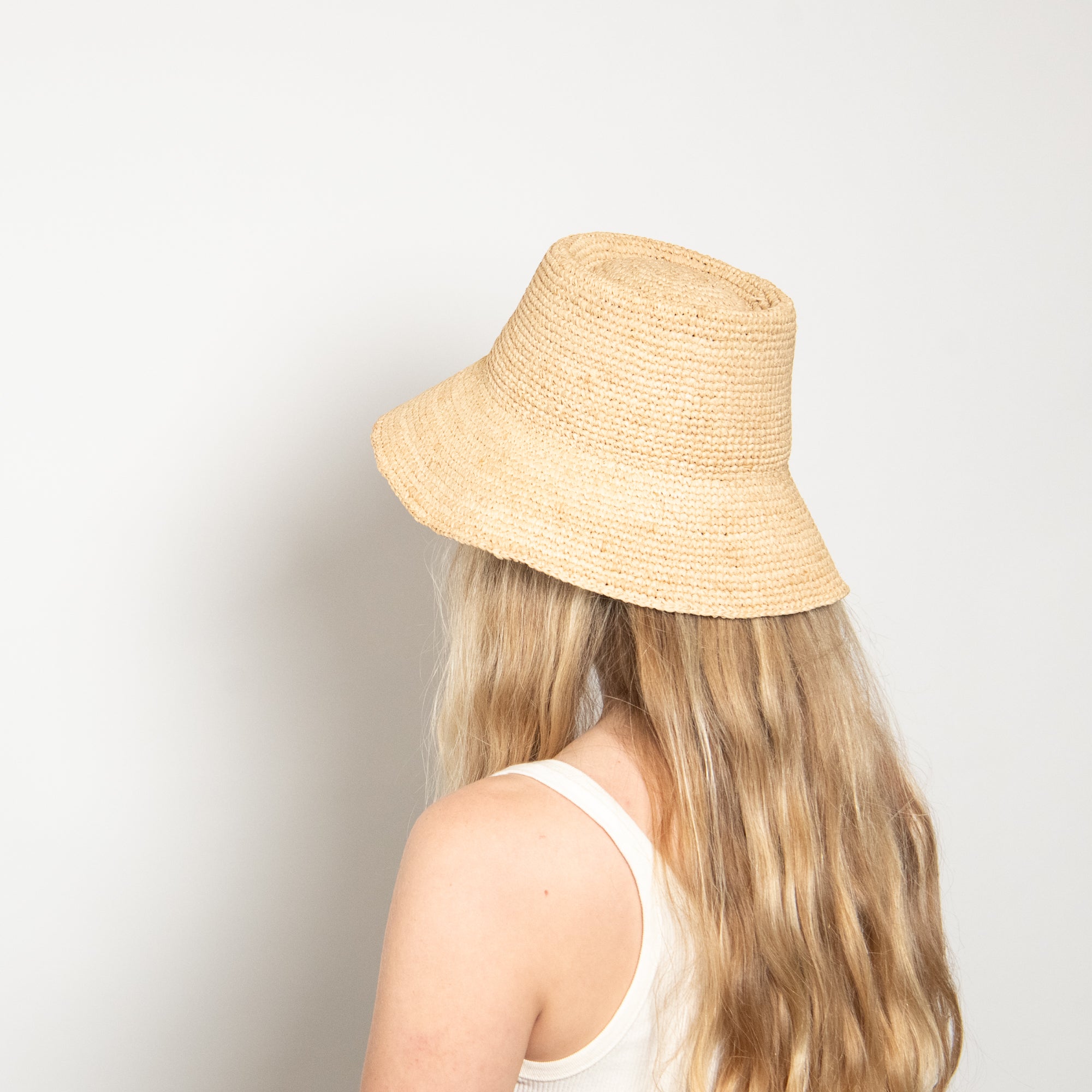 Natural Straw Bucket Hat - Packable Sun & Beach Hat Women display picture 3