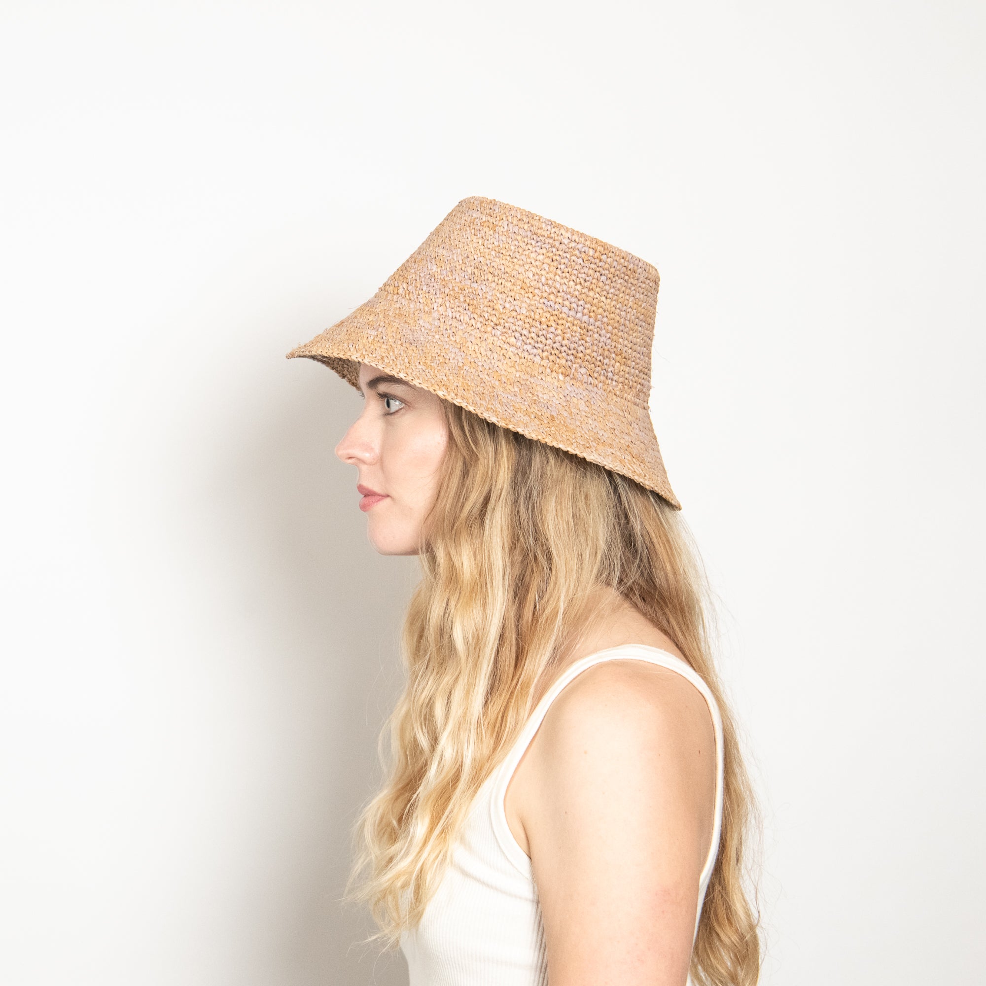 Lolo Raffia Bucket in Camel Mauve