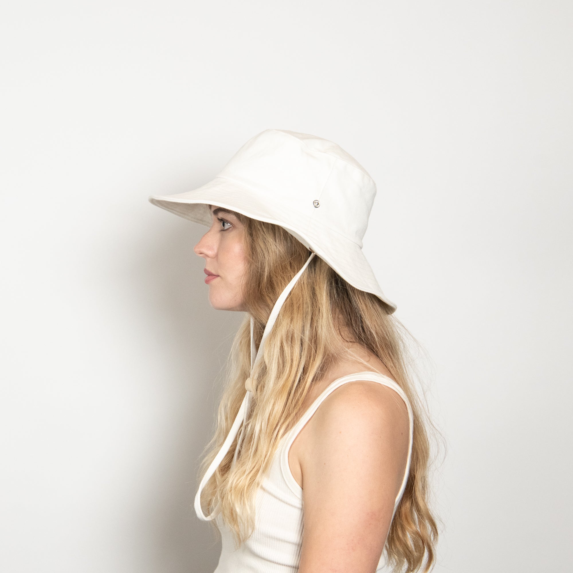 Birdie Cotton Bucket Hat in White