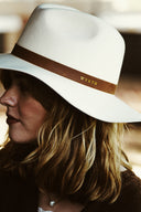 Wyeth Lux Wool Felt Fedora in Linen – beige, packable