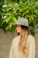 Beacon Mesh Panama in Olive