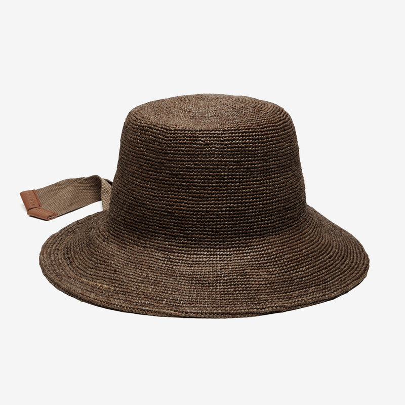 Wyeth Cassis Raffia Bucket Hat in Brown – packable