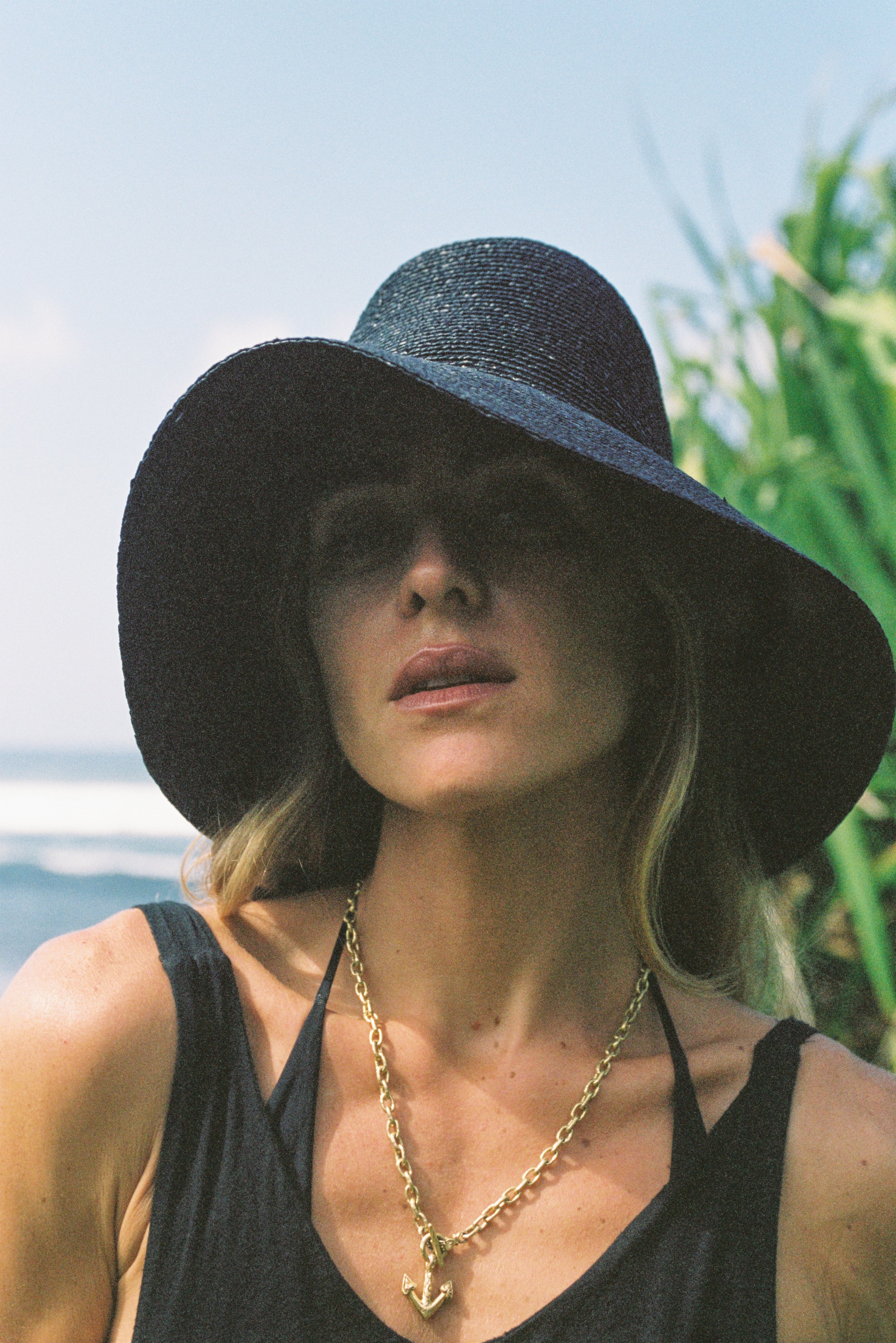 WYETH straw teardrop crown wide brim black thread stitched hat Everly in Black main image 3