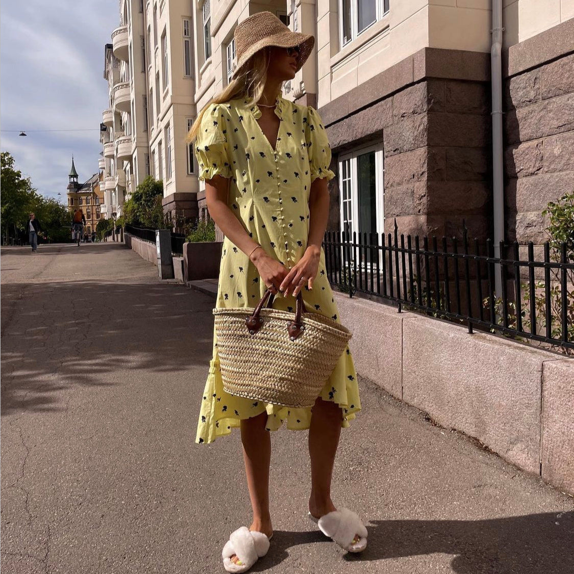 Natural Straw Bucket Hat - Packable Sun & Beach Hat Women display picture 3